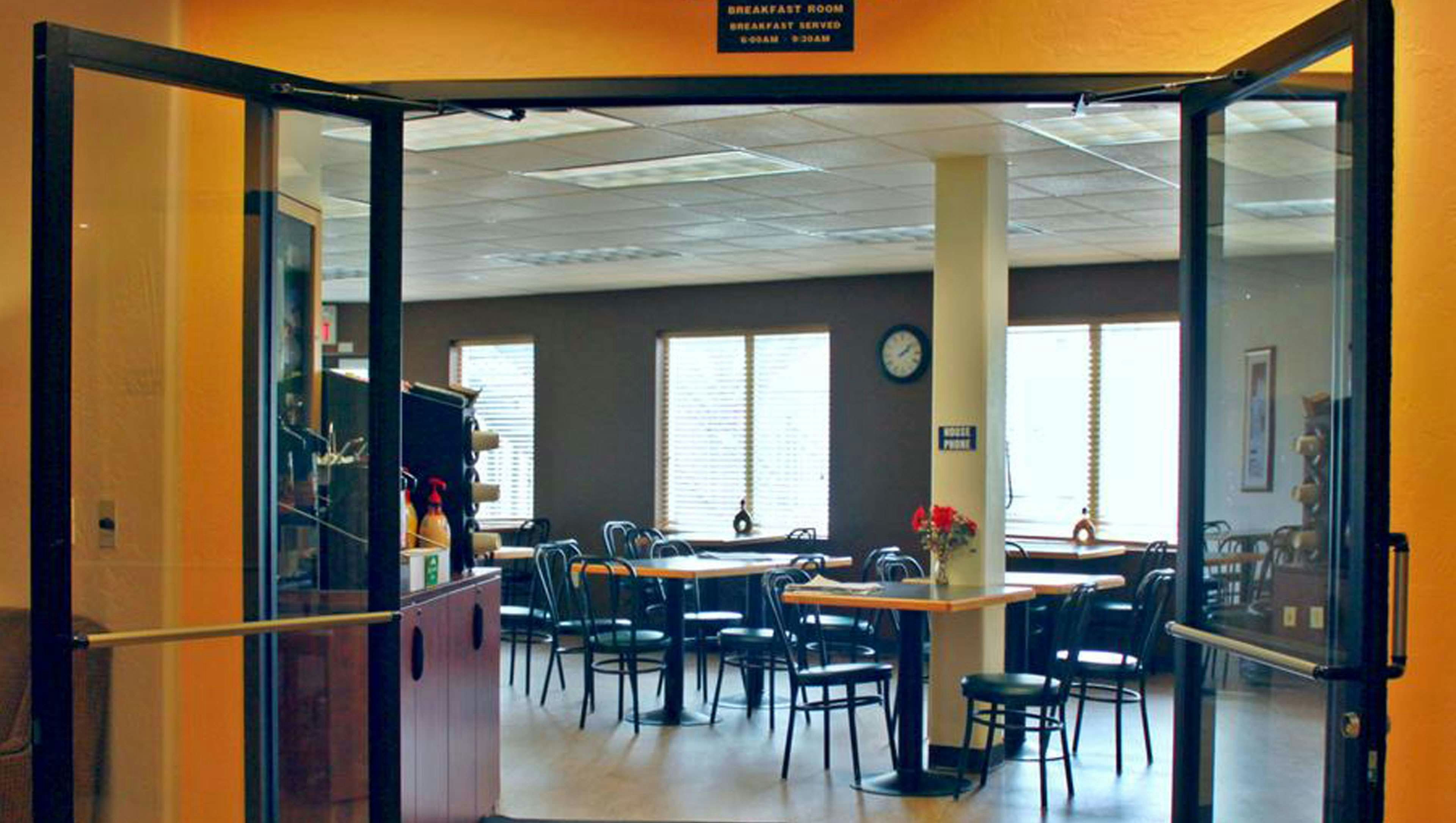 Broadway Inn Conference Center 36/52