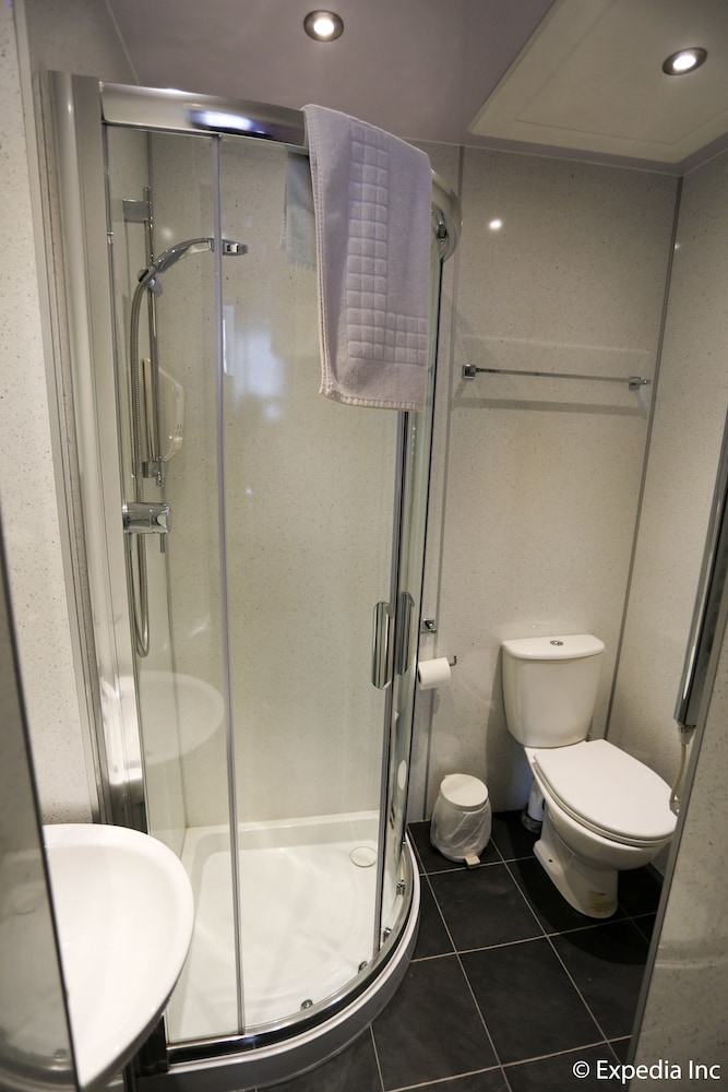 غرفة كومفورت رباعية بسرير كوين وسريرين منفصلين، Regent House Hotel 6/6