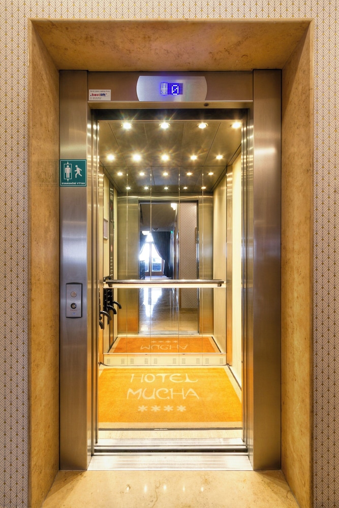 Hotel Mucha 12/72