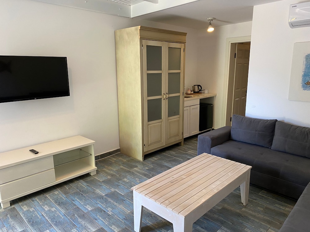 Kefi Beach And Suites 30/50