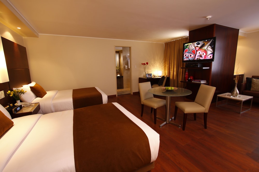 HOTEL REINA ISABEL 45/64