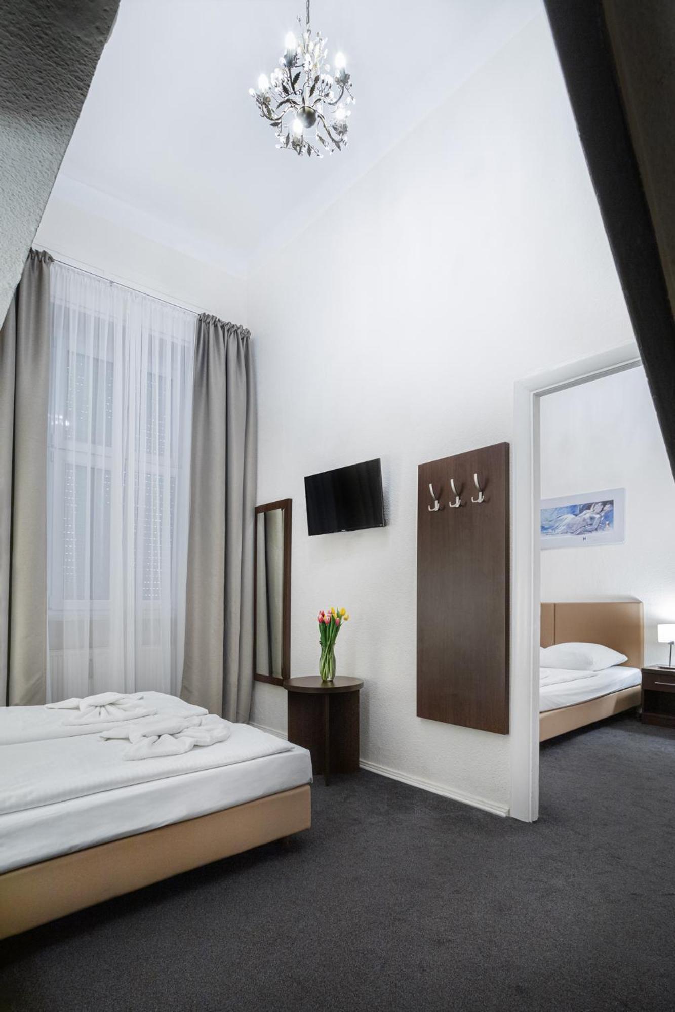 3 BEDROOMS, APARTMENT