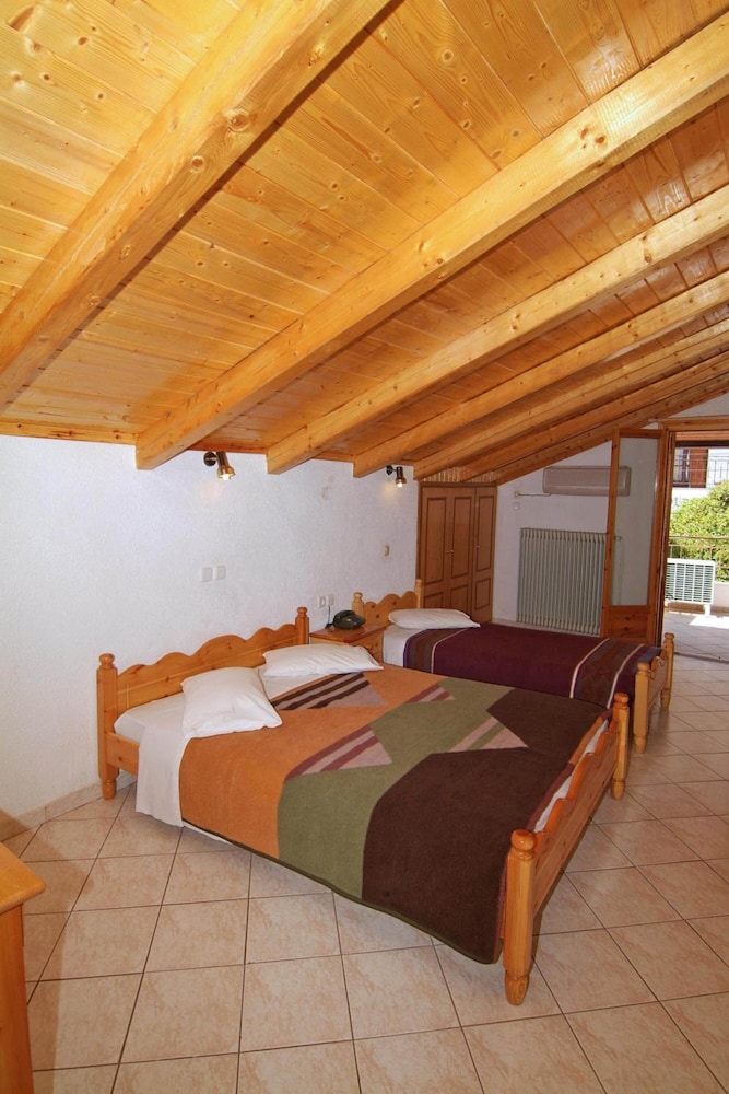 Orfeas Hotel 35/48