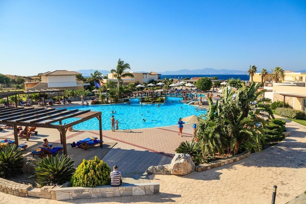 Natura Park Village Hotel & Spa 52/58