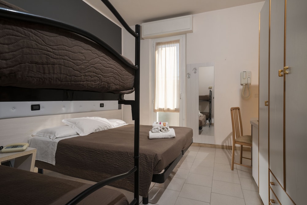 Petrarca Hotel 50/50