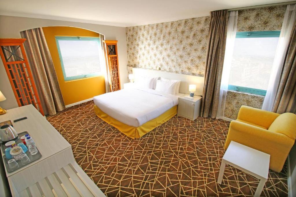 Suite, King Bed, Creek View