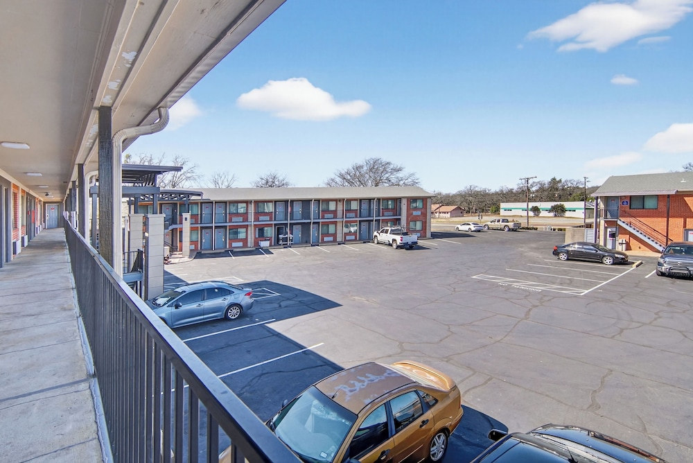 12 Oaks Hotel 33/50