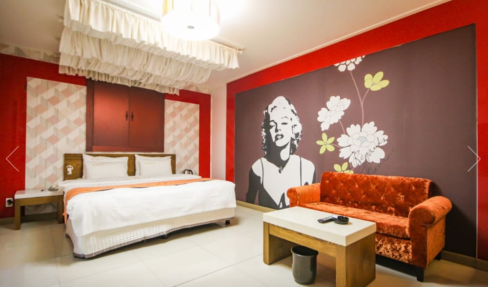 Beauty Motel 10/56