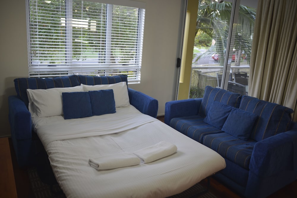 SEACHANGE COOLUM BEACH 44/76