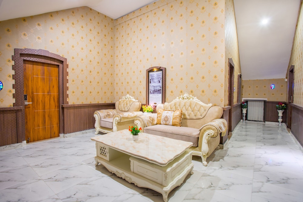 Royal Empire Boutique Hotel 36/47