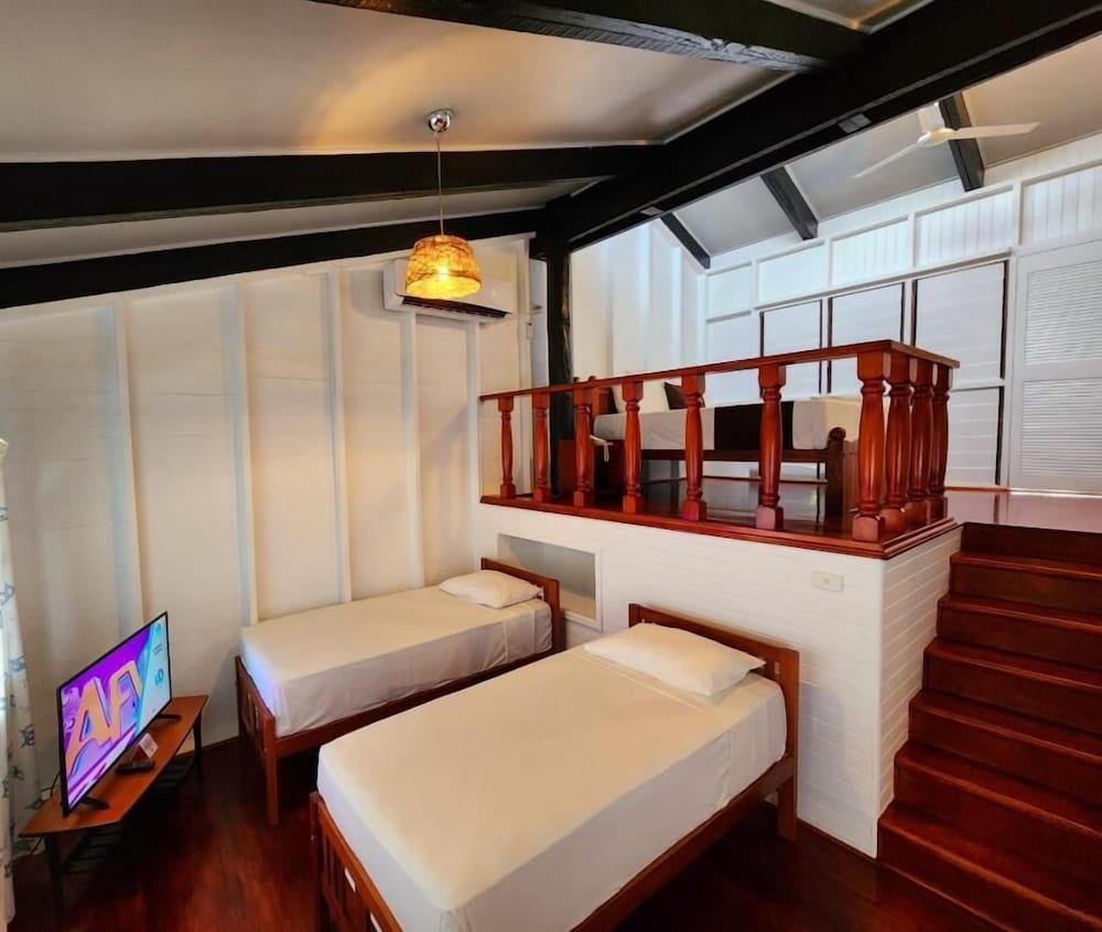 The Crows Nest Resort 27/77