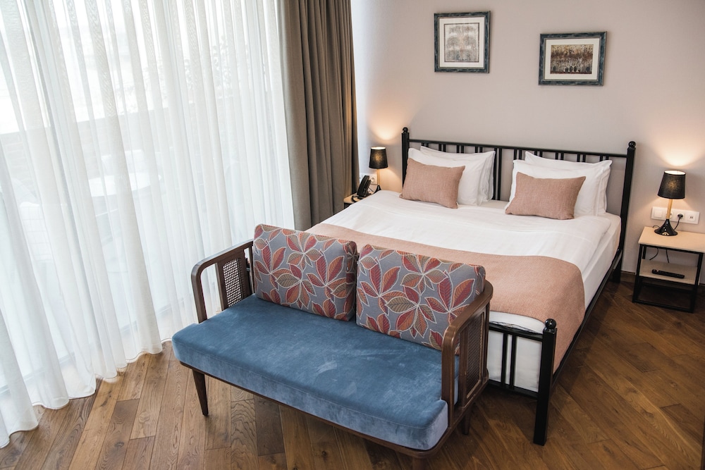 JUNIOR, DOUBLE BED