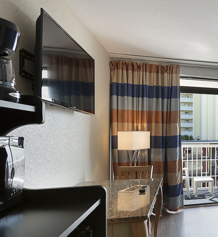 Captains Quarters Resort 59/72