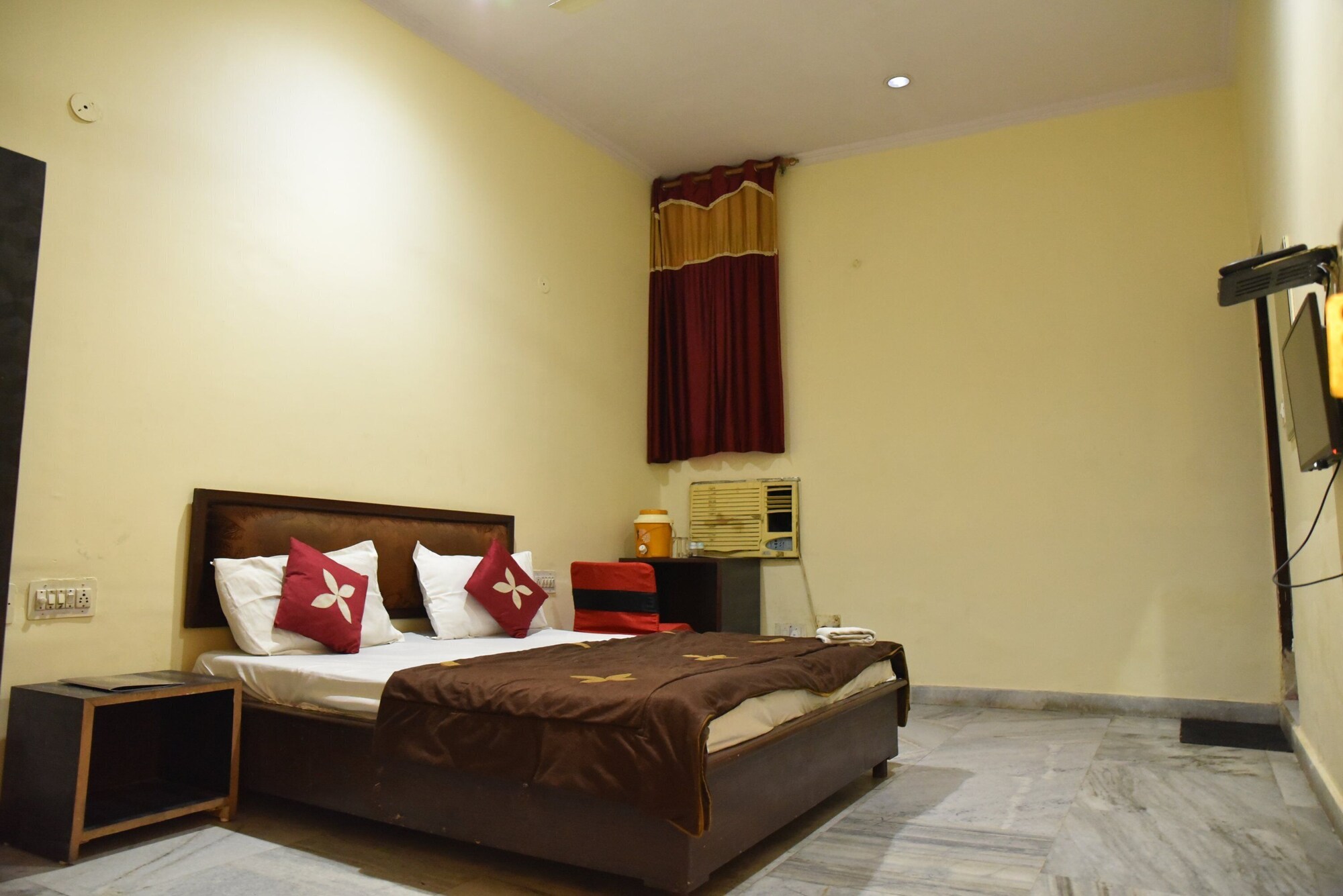 DELUXE, DOUBLE BED, CITY VIEW