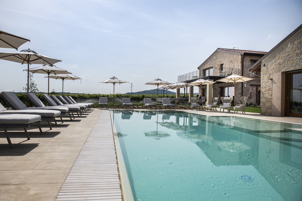 Magari Estates Hotel 52/61