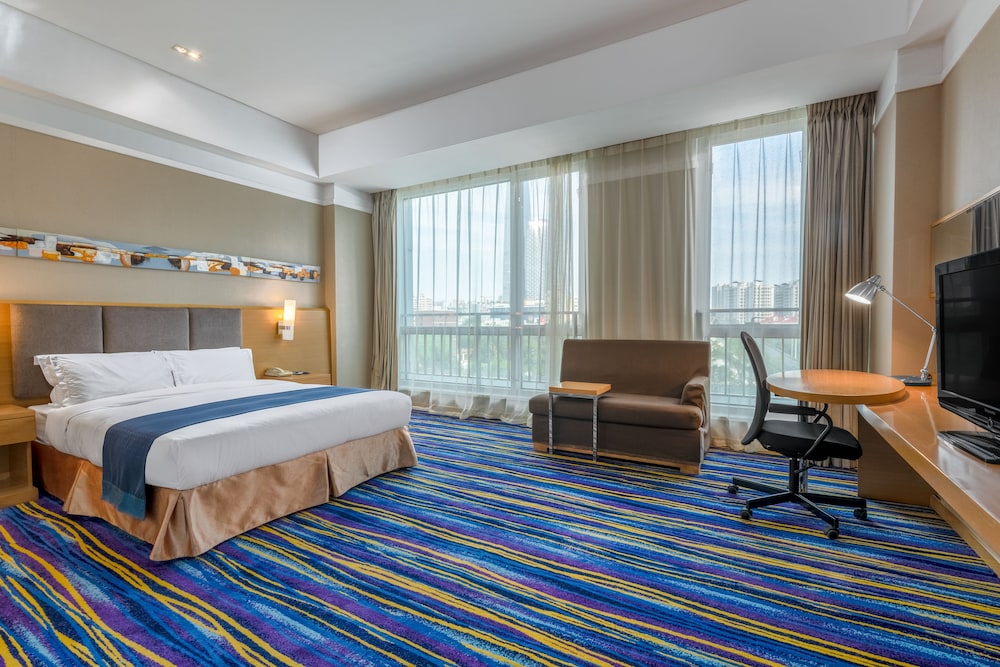 Standard, King Bed, Extra Floor Space