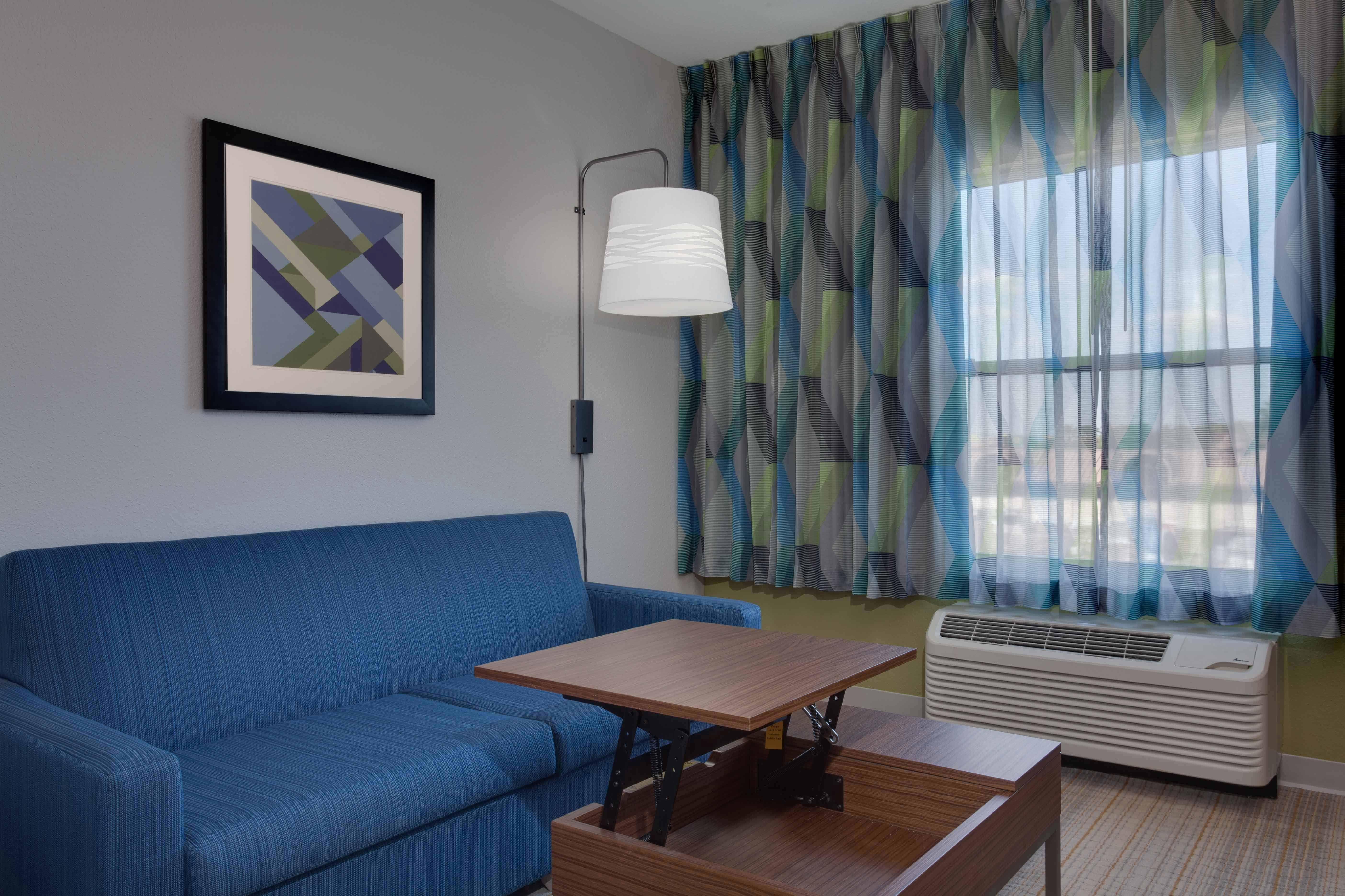 Holiday Inn Express And Suites Orlando International Airport 32/62