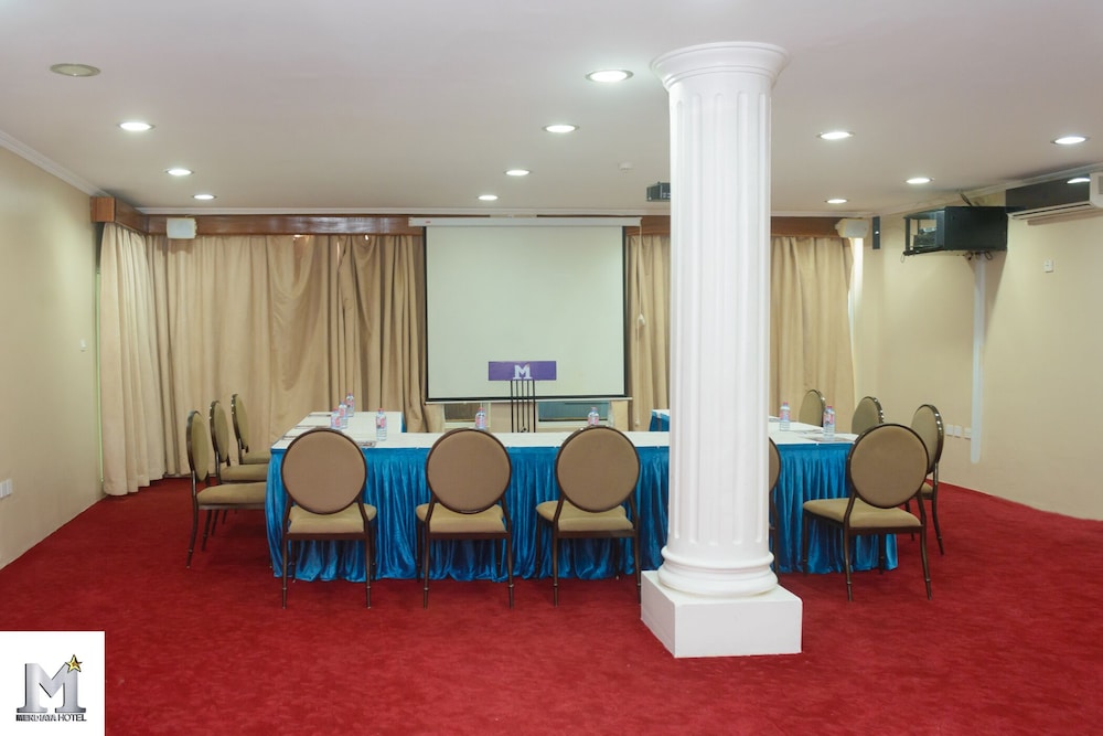 Mendiata Hotel 60/64