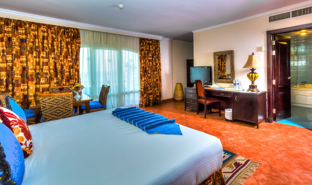 Superior, Twin Beds, Pool View, M Hotels at Porto Marina 4/9