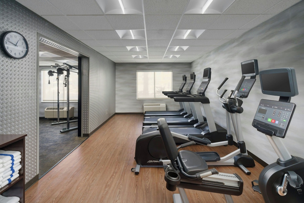 Fairfield Inn and Suites by Marriott Las Vegas South 33/57