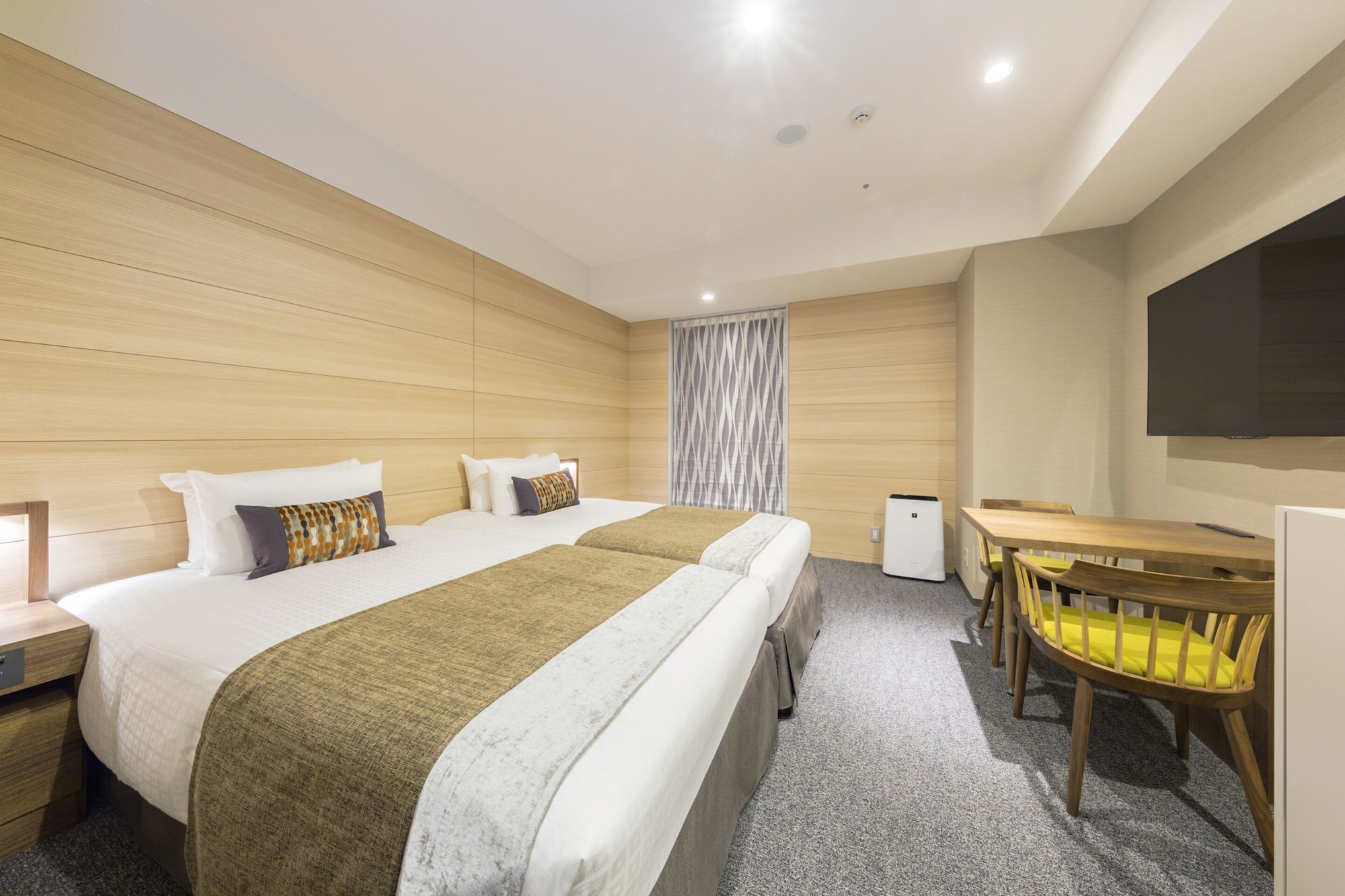 DELUXE, SINGLE, TWIN BEDS