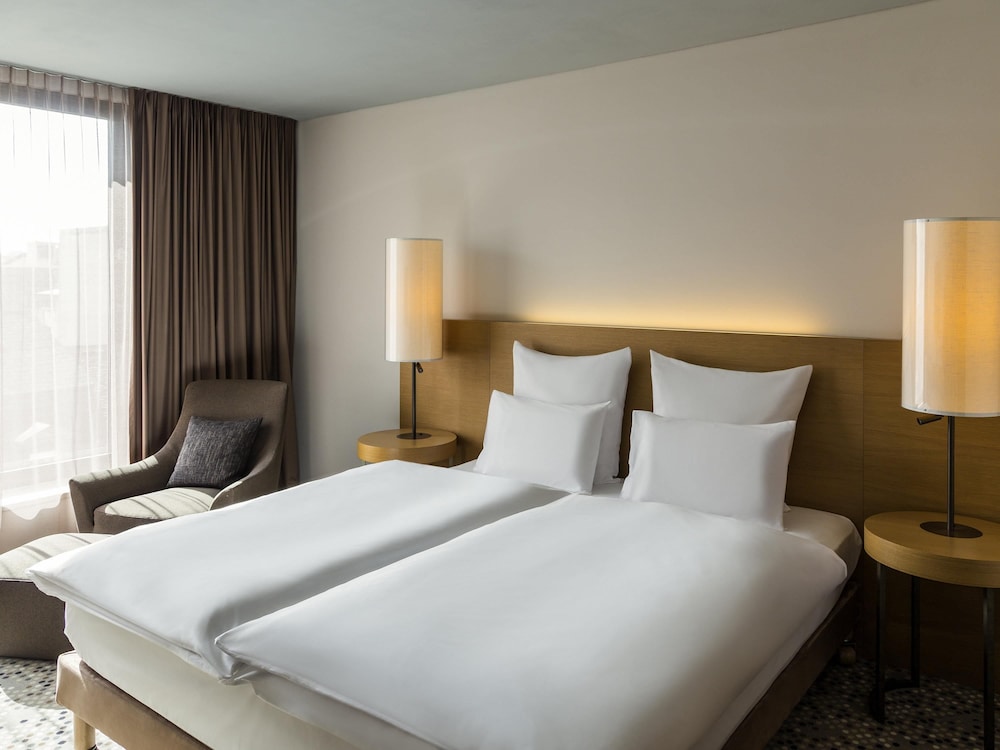 Pullman Basel Europe 24/77