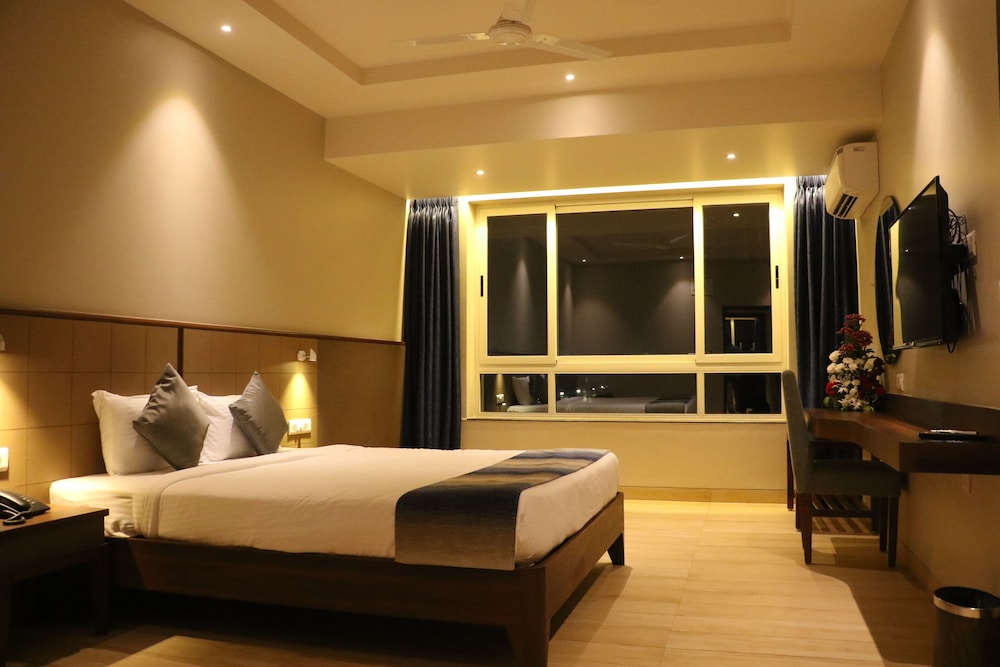 Cosmique Clarks Inn Suites Goa 20/48