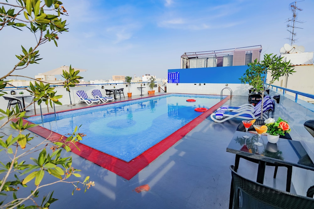 swimming pool spa