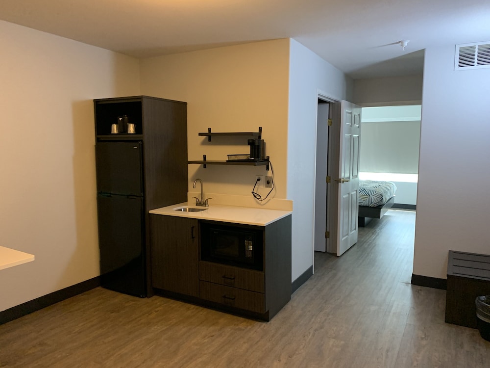 Hawthorn Extended Stay by Wyndham Hobbs 24/50