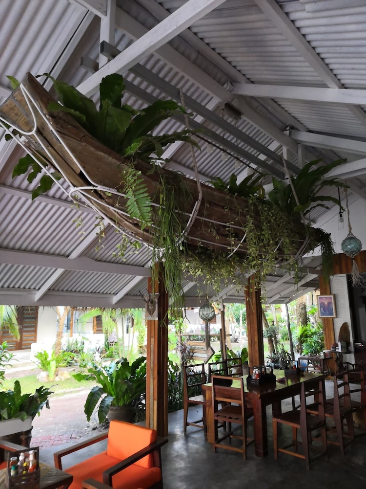 Sunshine Beach Resort 8/100
