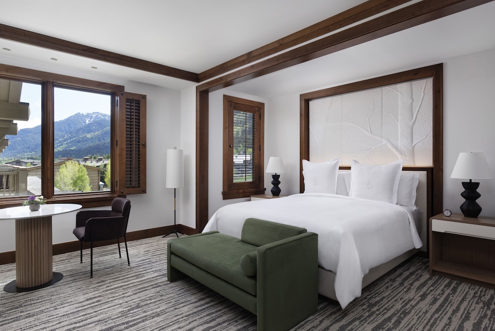 Valley, King Bed, Side View, Accessible
