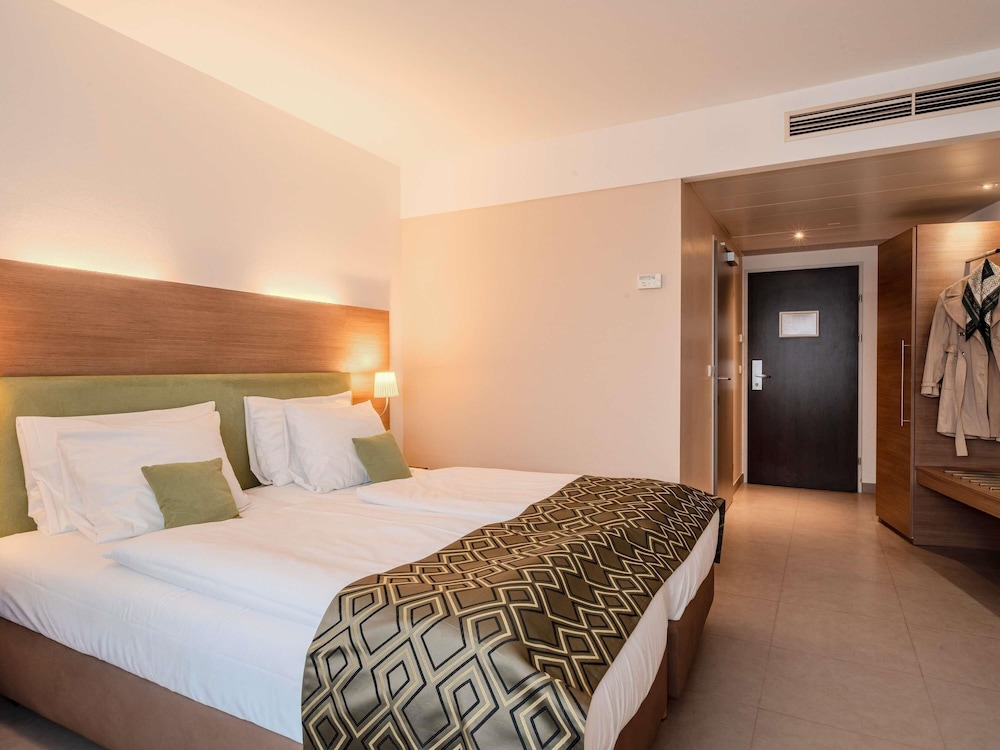 Standard, Twin Beds