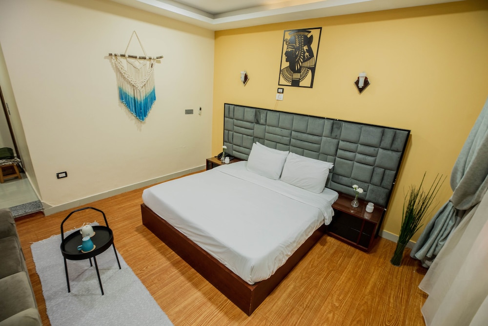 Capital Hotel 7/50