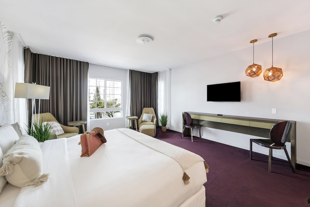 The L Hotel 10/50