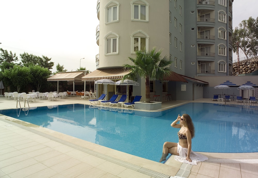 Vital Beach Hotel 5/50