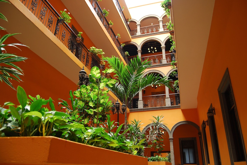Hotel Morales Historical & Colonial 71/73