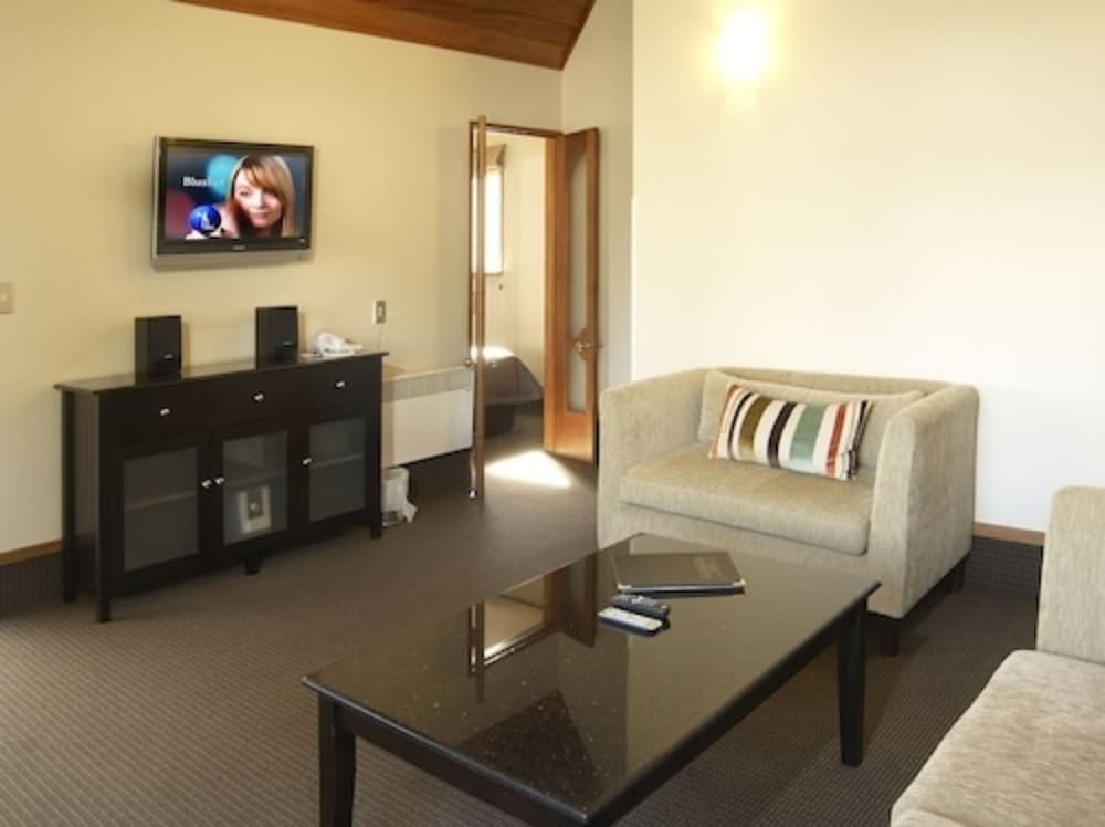 Distinction Te Anau Hotel and Villas 34/68