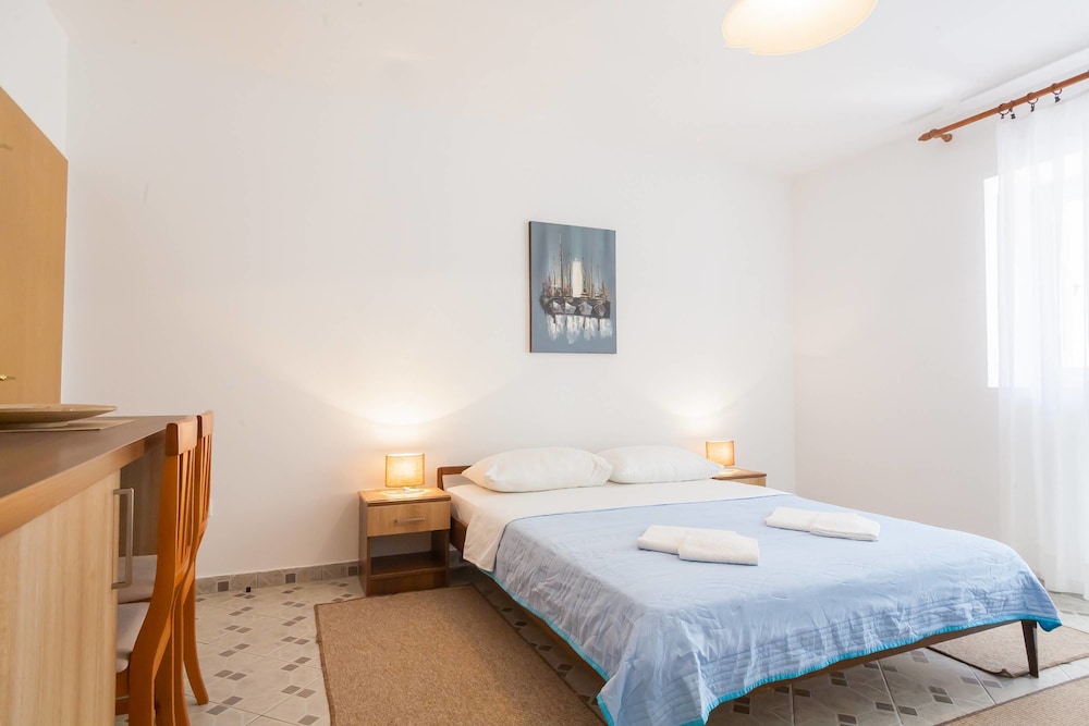 Villa Mitrovic 11/50