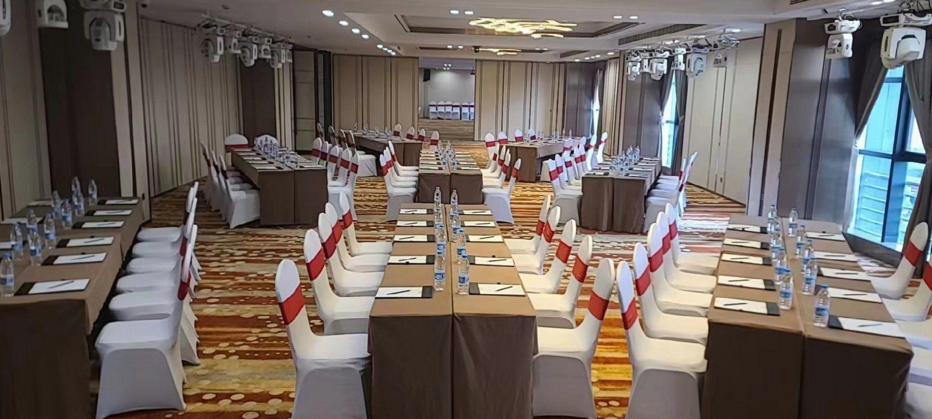 Jin Feng International Hotel (Shanghai Songjiang) 37/39