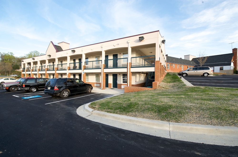 Executive Inn And Suites 35/43