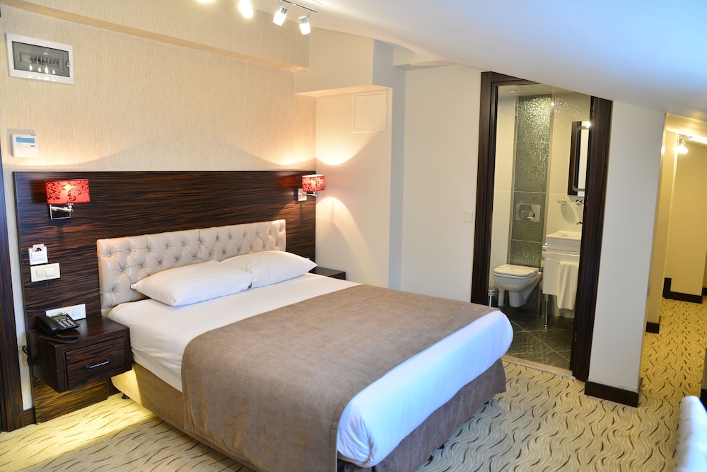 Golden Siyav Hotel 14/75