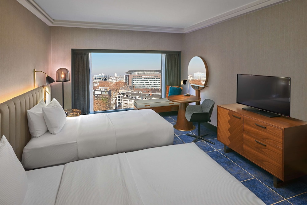 Hilton Frankfurt City Centre 26/88