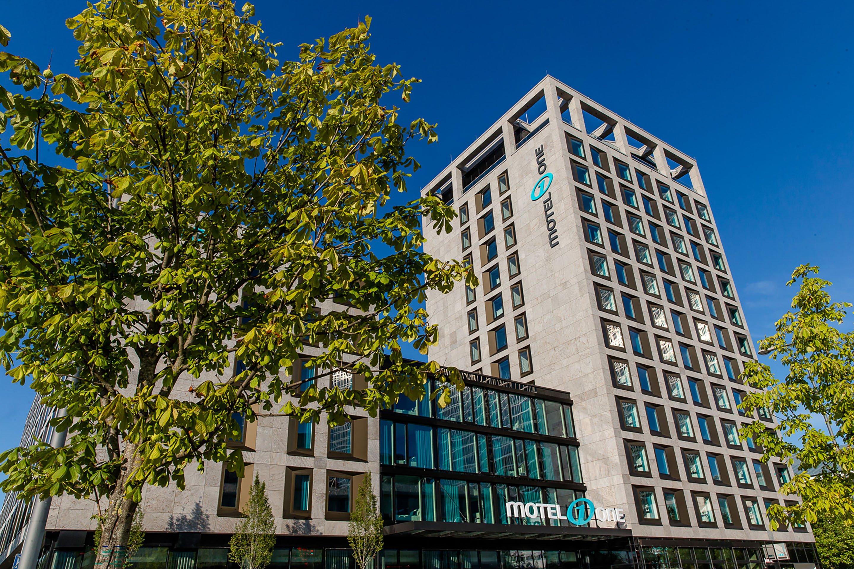 Hotel Motel One Munchen-Parkstadt Schwabing 1/18