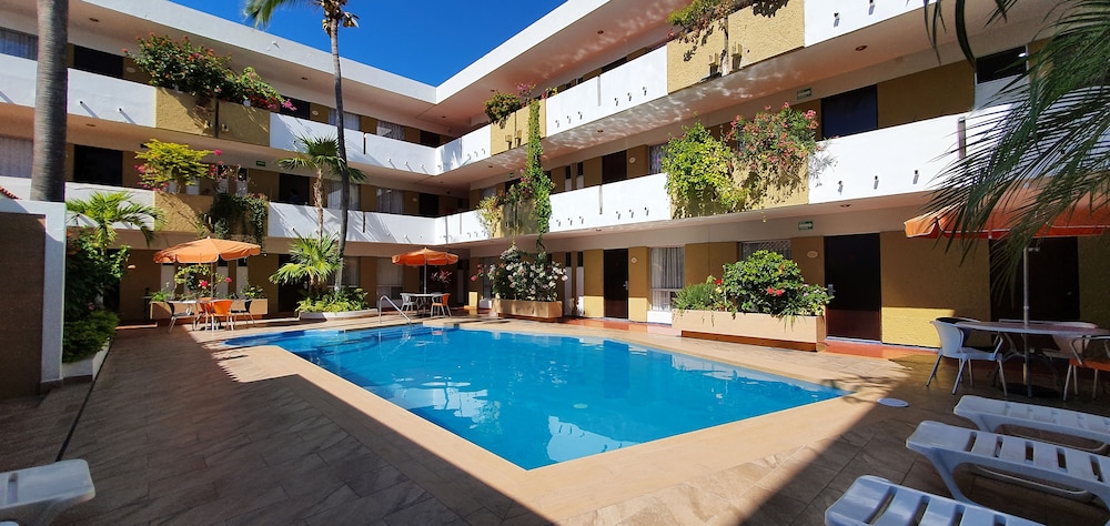 Azteca Inn Hotel 1/62