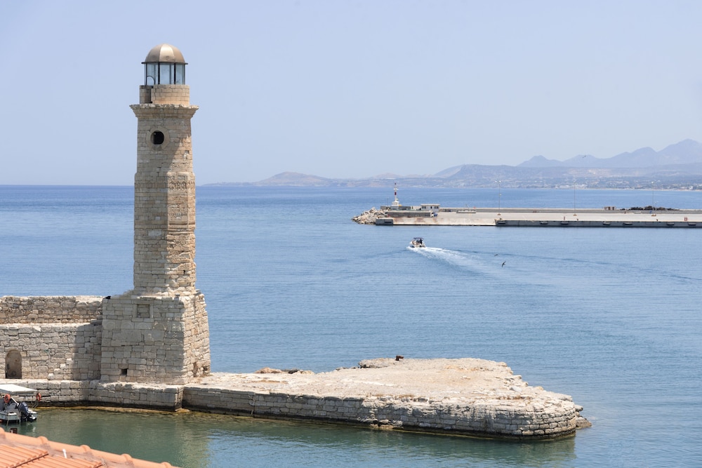Faros Beach Hotel 39/42