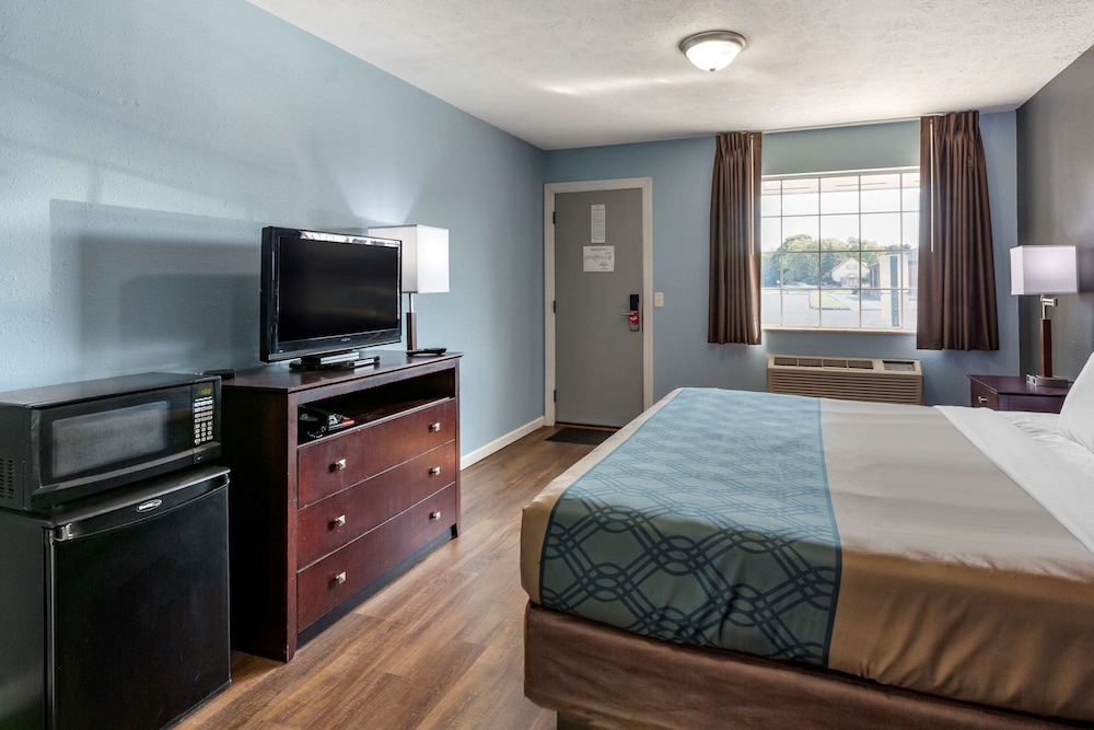 Econo Lodge Inn & Suites South 9/27
