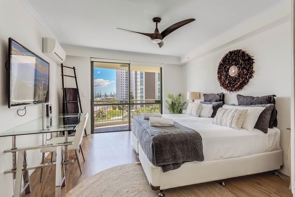 2 BEDROOMS, DELUXE, APARTMENT