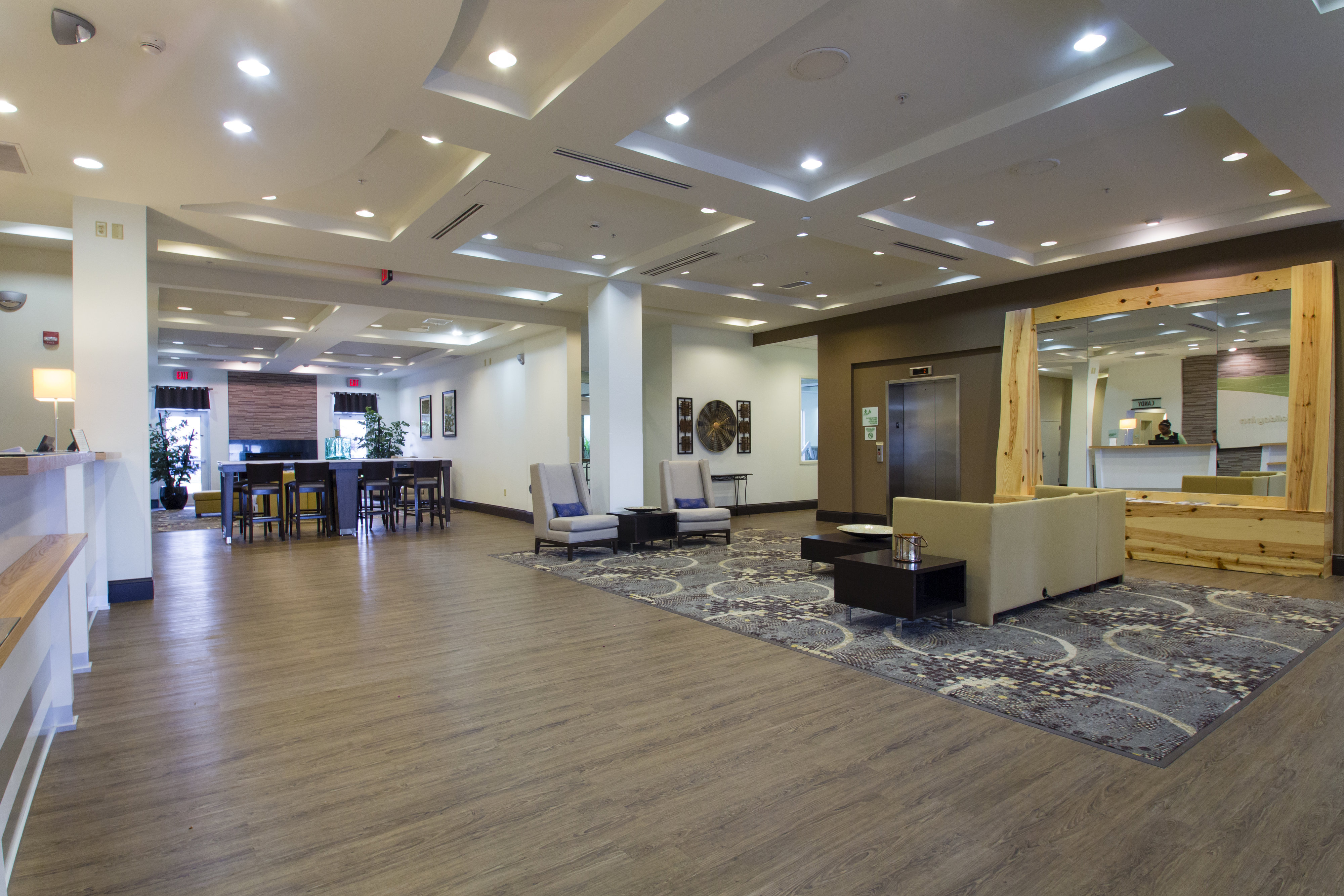 Holiday Inn Hotel Suites Bloomington Airport 8/50