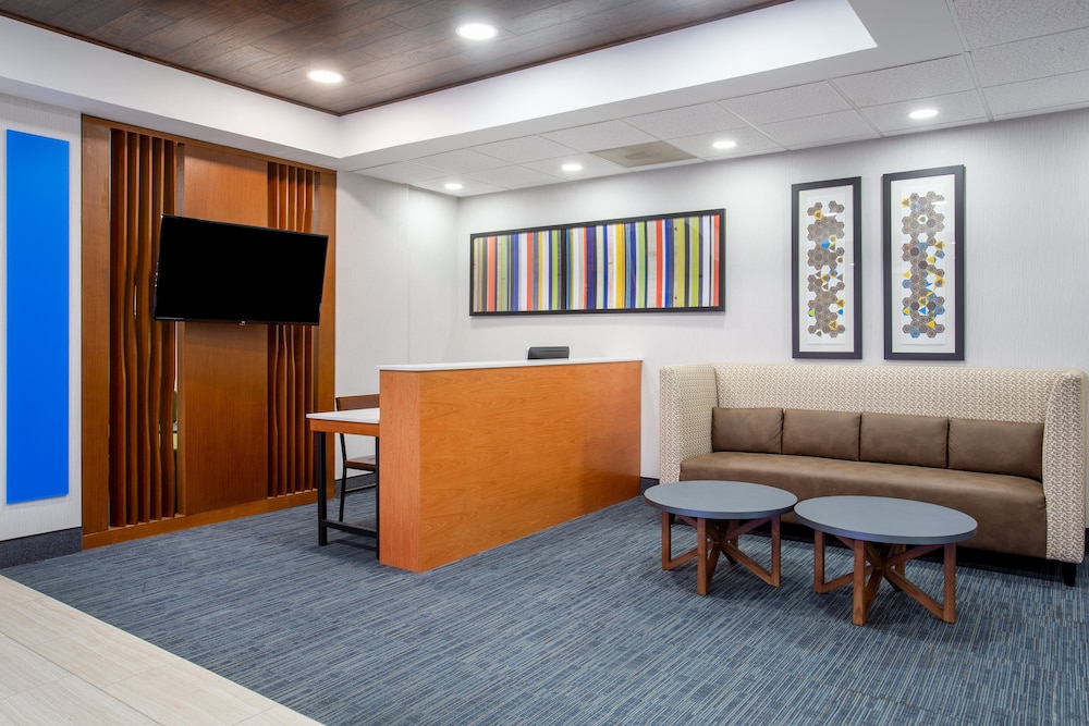 Holiday Inn Express Hotel And Suites Fort Wayne 42/57