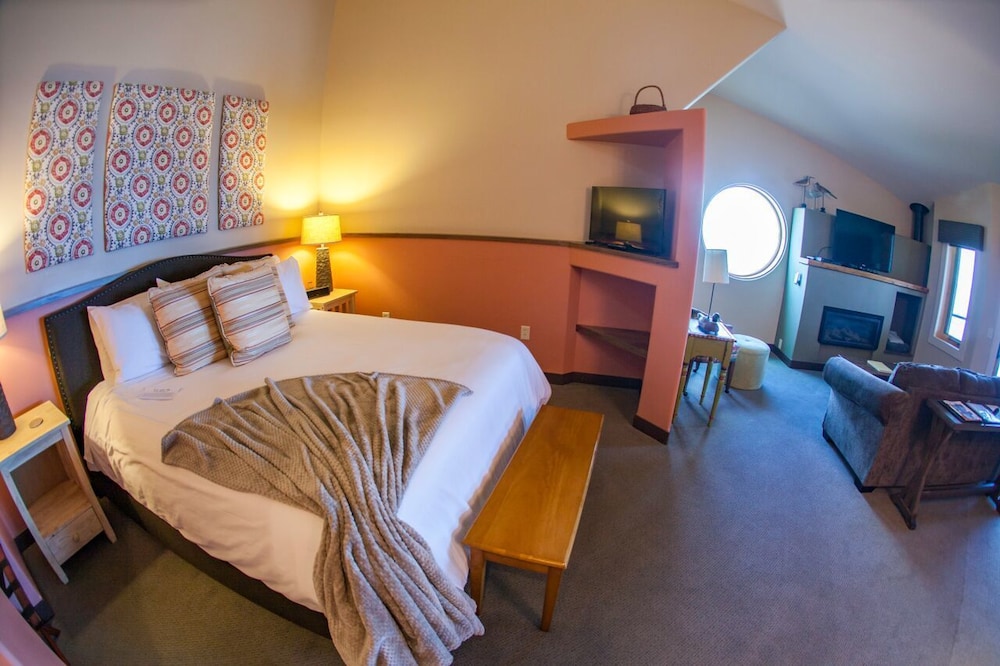 Design, Suite, King Bed, 2 Murphy Beds, with View